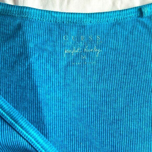 GUESS Women’s Perfect Henley V-Neck Turquoise Metal Buttons Size Medium - Picture 2 of 5
